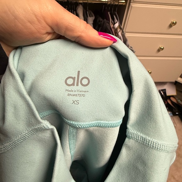 ALO Yoga Style High Waist Leggings - Picture 4 of 4